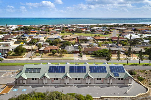 Geraldton Motor Inn - Accommodation QLD 1