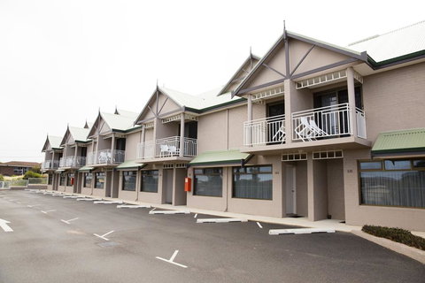 Geraldton Motor Inn - Accommodation QLD 3