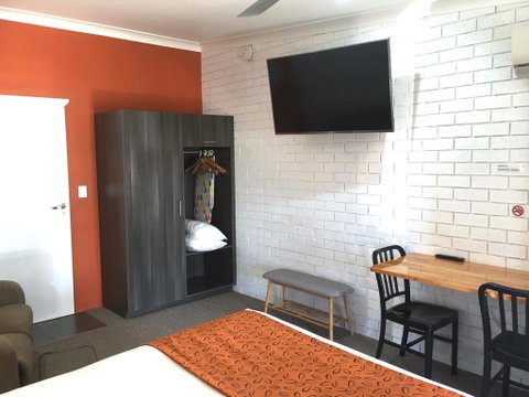 Gin Gin Village Motor Inn Motel - Accommodation QLD 2
