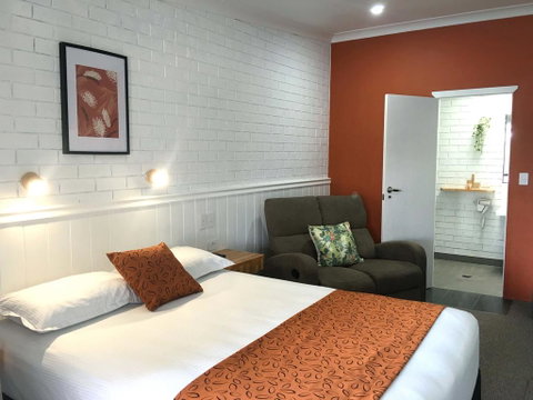 Gin Gin Village Motor Inn Motel - Accommodation QLD 1