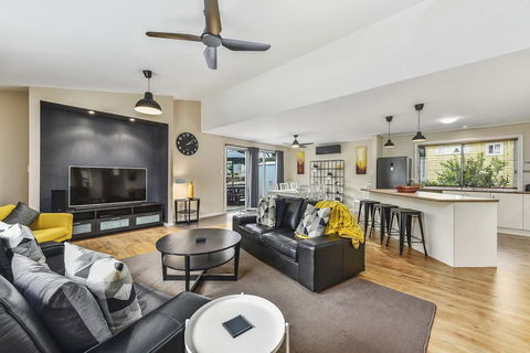 Glen River House - Accommodation QLD 2