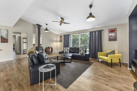 Glen River House - Accommodation QLD 3