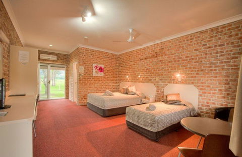 Country Lodge Motel - Accommodation QLD 0
