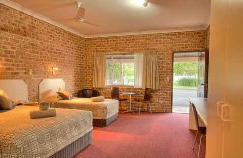 Country Lodge Motel - Accommodation QLD 2