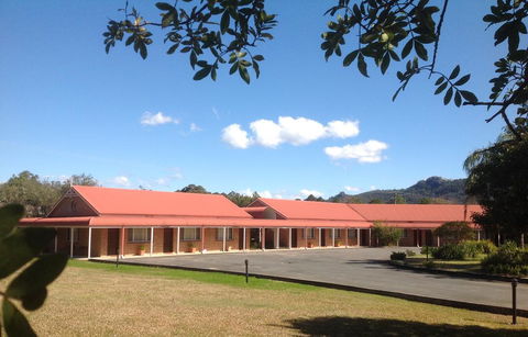 Country Lodge Motel - Accommodation QLD 1