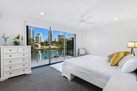 Gold Coast Private Homes - Waterfront Villas, Paradise Island - Accommodation QLD 3