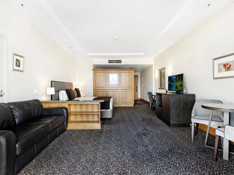 Gold Tower 2 Bed In Oaks Surfers Paradise - Accommodation QLD 2