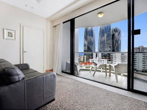 Gold Tower 8th Level Private Two Bedroom Dual Key - Accommodation QLD 2