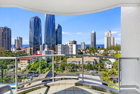 Gold Tower Private Deluxe King Room - Accommodation QLD 1