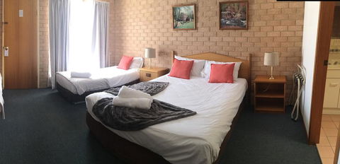 Golden Chain Aalana Motor Inn - Accommodation QLD 0