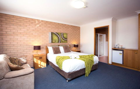 Golden Chain Aalana Motor Inn - Accommodation QLD 1