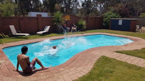 Golden Country Motel And Caravan Park - Accommodation QLD 1
