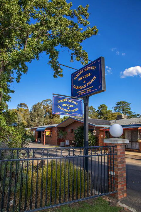 Golden Country Motel And Caravan Park - Accommodation QLD 3