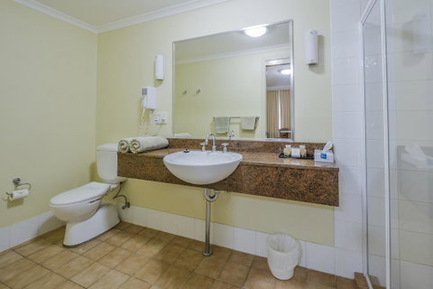 Golden Guitar Motor Inn - Accommodation QLD 1