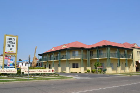 Golden Guitar Motor Inn - Accommodation QLD 2
