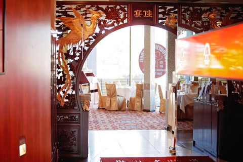 Golden Pebble Hotel - Accommodation QLD 2