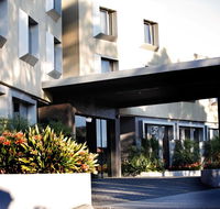 Golden Pebble Hotel - Accommodation QLD