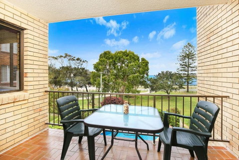 Golden Shores U7, 21 Landsborough Parade - Accommodation QLD 1