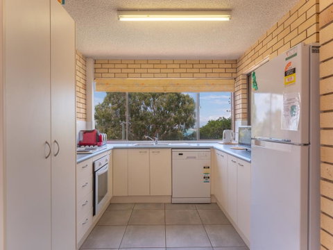 Golden Shores U7, 21 Landsborough Parade - Accommodation QLD 2