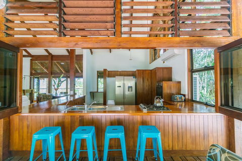 Golden Sunbird - Accommodation QLD 0