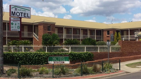 Golf Links Motel - Accommodation QLD 1