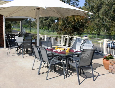 Golf Links Motel - Accommodation QLD 3