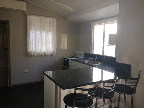 Goondihill Hotel - Accommodation QLD 2