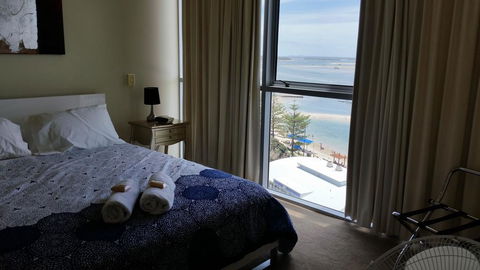 Grand Hotel Ocean View Apartment Labrador - Accommodation QLD 2