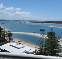 Grand Hotel Ocean view Apartment Labrador - Accommodation QLD