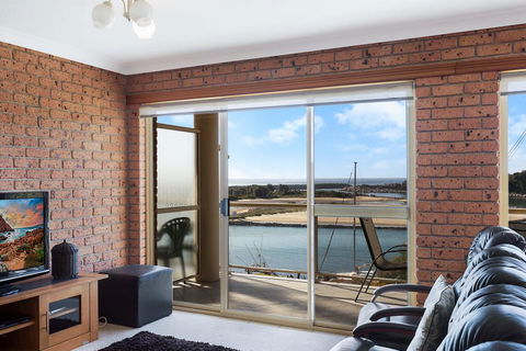 Grand Pacific 2 Unit 2 - Accommodation QLD 2