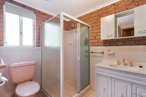 Grand Pacific 2 Unit 2 - Accommodation QLD 3