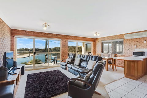 Grand Pacific 2 Unit 2 - Accommodation QLD 0