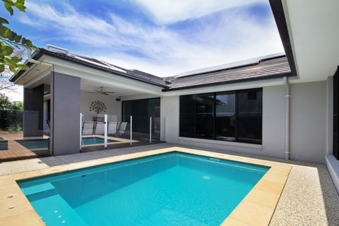 Grand Parade - Accommodation QLD 0