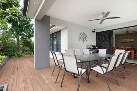 Grand Parade - Accommodation QLD 2