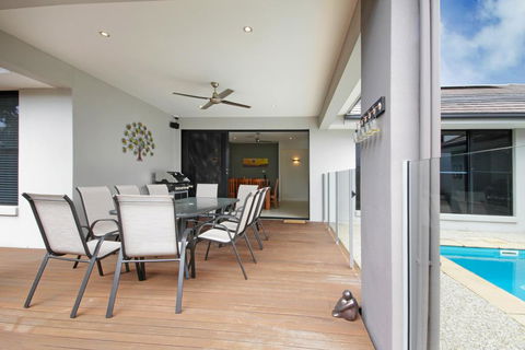 Grand Parade - Accommodation QLD 1