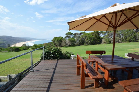 Green Waves - The Point Tura - Accommodation QLD 1
