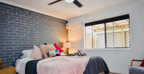 Grey Brick Apartment - Accommodation QLD 0