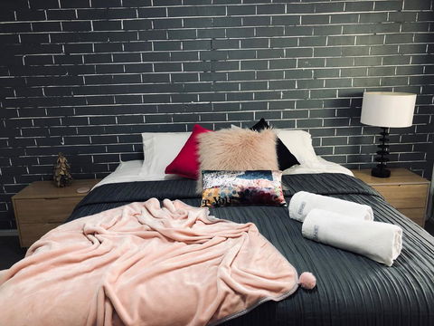 Grey Brick Apartment - Accommodation QLD 1