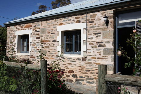 Griffiths Cottage - Accommodation QLD 0