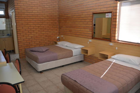 Grong Grong Motor Inn - Accommodation QLD 2