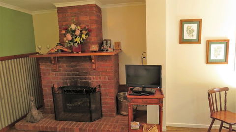 Gumtree On Gillies Bed And Breakfast - Accommodation QLD 3