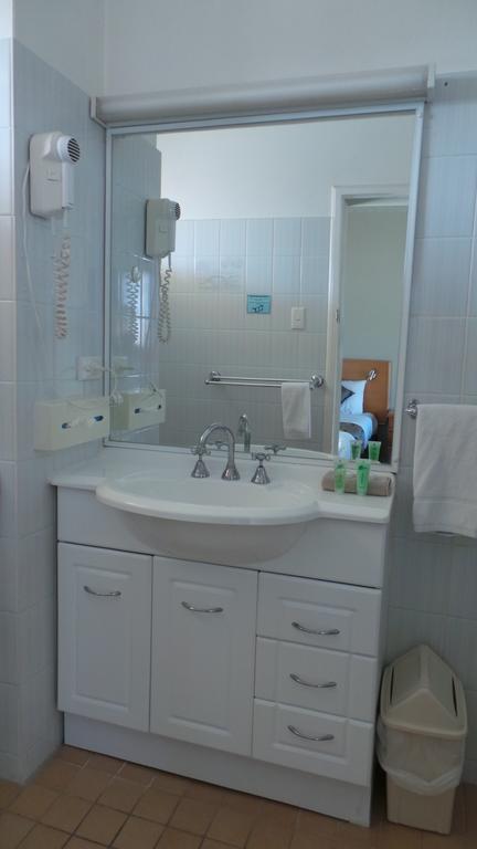 Halfway Motel - Accommodation QLD 3