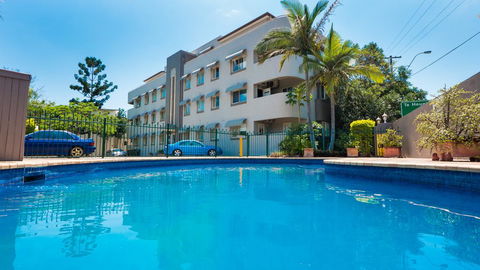 Hampton Court Apartments - Accommodation QLD 0