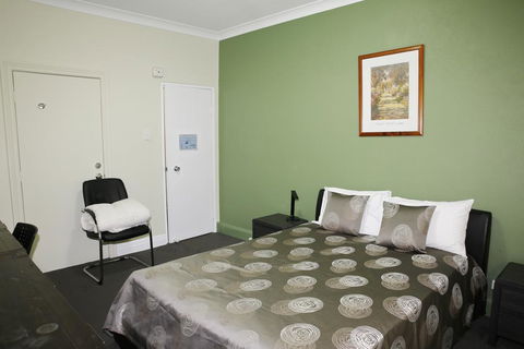 Hampton Court Apartments - Accommodation QLD 1