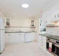 Happy Tails'  55 Pantowora Street - pet friendly air conditioned - Accommodation QLD