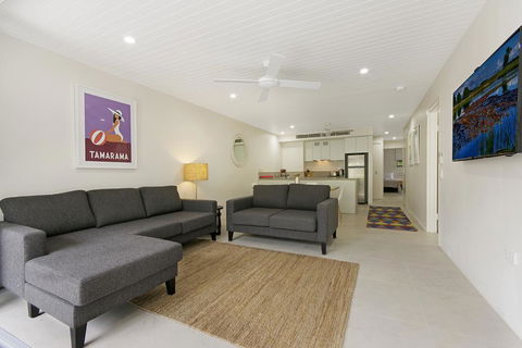 Headland Views Apartments - Accommodation QLD 3