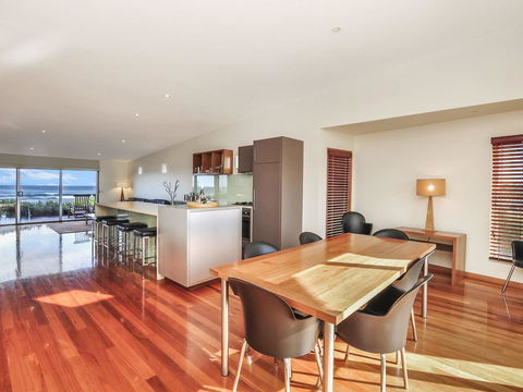 HEARN'S BEACHSIDE VILLA 7 - Accommodation QLD 2