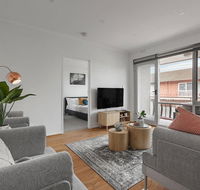 Heart of Ormond Apartment by Ready Set Host - Accommodation QLD