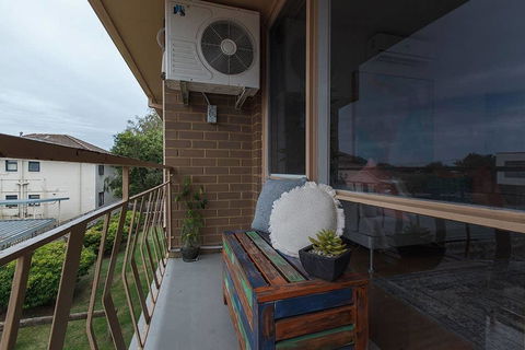 Heart Of Ormond Apartment By Ready Set Host - Accommodation QLD 2