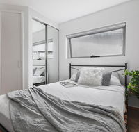 Heart of Sandringham Apartment by Ready Set Host - Accommodation QLD